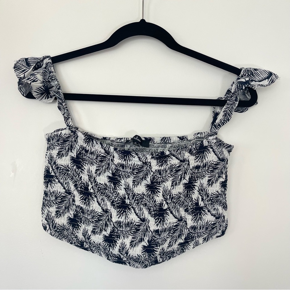 Lulus Navy Blue & White Tropical Print Smocked Off Shoulder Crop Top Size Medium - Picture 2 of 9